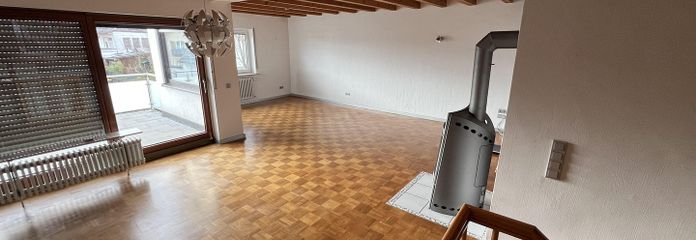 Großzügiges Reihenhaus mit Galerie, Kamin, Solaranlage und Einliegerwohnung – Wohn- und Essbereich