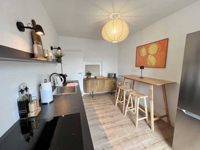 3 locali, cucina, bagno, balcone, fascino d’epoca, posto auto, Moritzberg – Küche mit Balkonzugang 