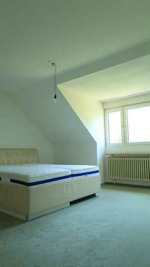 Platz für neue Geschichten - Charmantes Reiheneckhaus mit sonnigem Garten – Eltern-Schlafzimmer