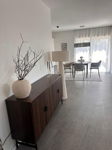 Moderne Neubau-Wohnung mit Einbauküche, Loggia + Terrasse! – Foto 2