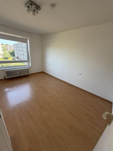 Helle 2-Zimmer-Wohnung in Salzgitter-Lebenstedt — oberste Etage, sofort frei – Schlafzimmer 2