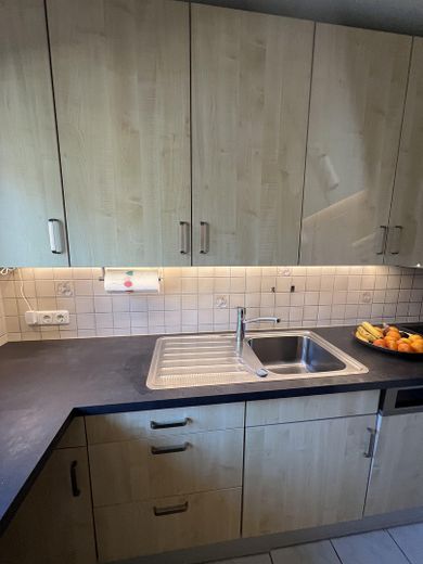 Moderne 4-Zimmer Maisonette-Wohnung mit Balkon und Tiefgarage in Nidderau Eichen – Küche