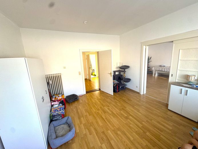 Geräumige 4-Zimmer-Wohnung in Flensburg-Mürwik – Wohn-/Esszimmer mit Schiebetür