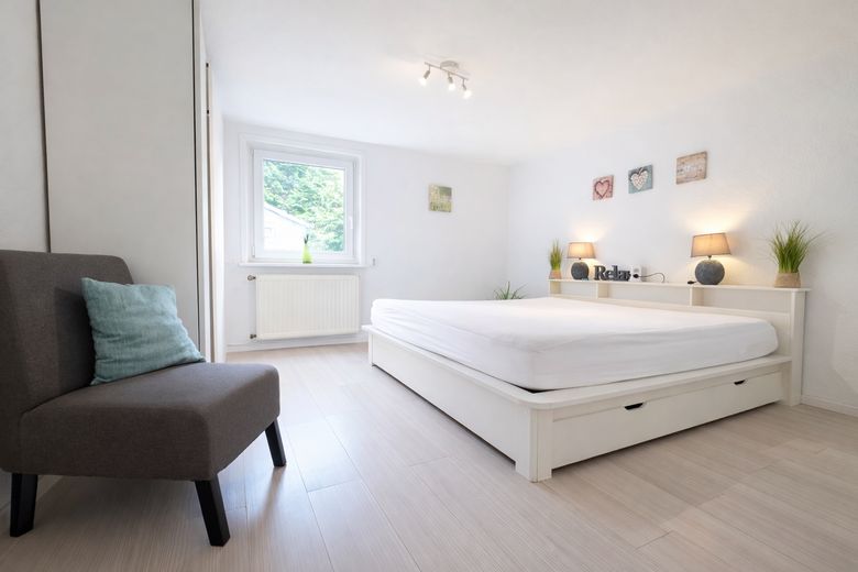 Sofort bezugsfertiger Bungalow 90 qm in 21244 Holm-Seppensen – Bungalow großes Schlafzimmer
