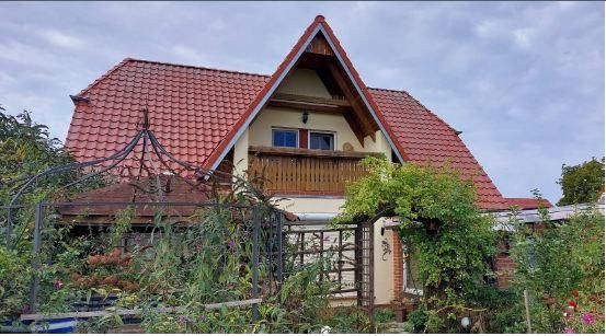 Verkauf eines Grundstücks mit Einfamilienhaus in Benitz – Gebäudeansicht hinten