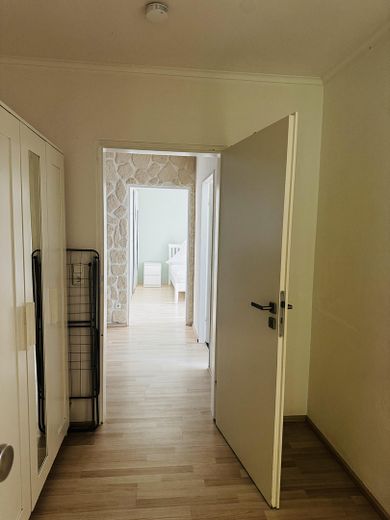 Bright & immediately available, close to the clinic, well-located 2.5-room apartment – Eingangsbereich