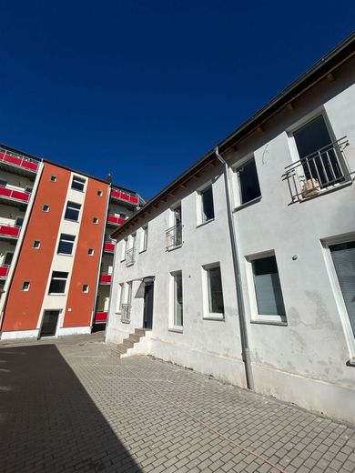 Drugi najem po remoncie.! Kompaktowe loft 1-pokojowe w oficynie z prysznicem i laminatem w centralnej lokalizacji! Kuchnia w zabudowie możliwa. – PHOTO-2025-03-03-12-25-17