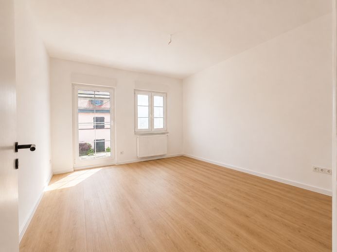 *Charmante DHH stilvoll renov. mit gr. Garten &amp; Garage* – OG Zimmer