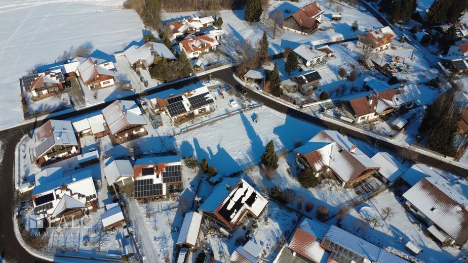 Traumhaus gesucht? Verwirklichen Sie Ihren Traum vom Eigenheim dort, wo andere Urlaub machen! – Grundstück und Nachbarn