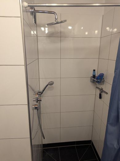 Duschbad mit Toilette im 2. OG