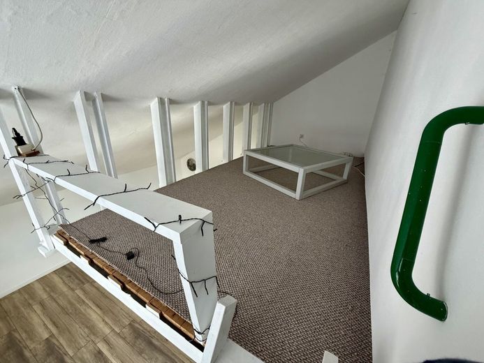 Fröndenberg-Westick: Eigentumswohnung der besonderen Art mit Balkon plus Tiefgaragenstellplatz! – Empore Wohnbereich