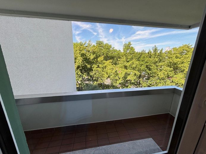 Erstbezug nach Kernsanierung: Helle 4-Zimmer-Wohnung mit 2 Balkonen & Aufzug in Dietzenbach – Loggia