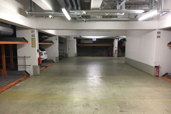 ** Miejsce parkingowe w garażu podziemnym (parking dwupoziomowy) do wynajęcia w Südvorstadt **