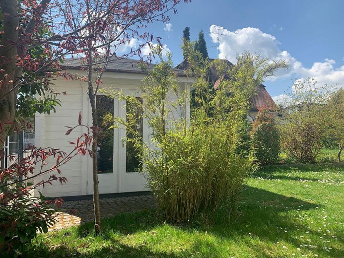 VON PRIVAT UND PROVISIONFREI: Reiheneckhaus in Großhadern im Blumenviertel – Bild-19-Gartenhäuschen