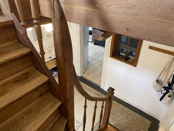 Idyllischer Rückzugsort: Charmantes Bruchsteinhaus mit toskanischem Innenhof – Flur (Treppe nach oben)