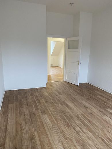 Wunderschöne 3-Zimmer Dachgeschosswohnung in KA-Oststadt – Zimmer 1 Blick Flur