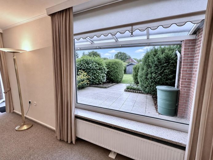 Provisionsfrei: Reihenhaus mit Garten in begehrter Wakenitznähe – Großes Fenster im Wohnbereich