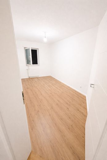 3-Zimmer Wohnung (64m²) mit Terasse und Gartenmitbenutzung in Puderbach zu vermieten, renoviert – Arbeits/Kinderzimmer