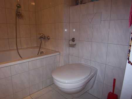 Temporaneamente dal 1.9.26/15.9.26/1.10.26Arredato -  11 mesi -   Tranquillo verso il cortile interno - Centrale - – Toilette