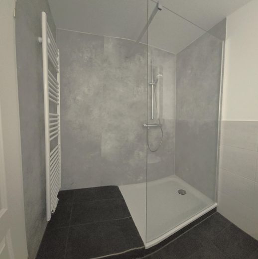 Sunny maisonette apartment in Elstorf - green, quiet and central – ... mit Flachdusche