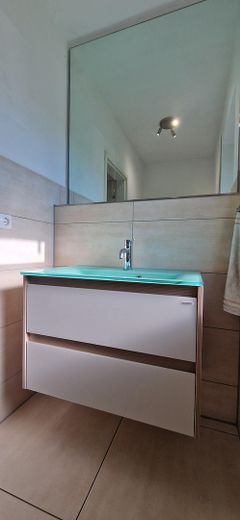 EFH / großer Hausteil mit EBK, Kamin, 2 Terrassen und traumhaftem Garten in direkter Seenähe 🌊 – Gäste-WC