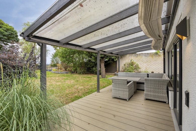 Mehr Wohngefühl als Fassade: Das Raumwunder in Bornheim—Rösberg! Ohne Käuferprovision! – Überdachte Terrasse