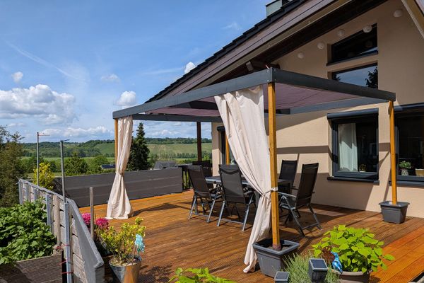 Casa unifamiliare modernizzata in una posizione naturale da sogno – vista libera