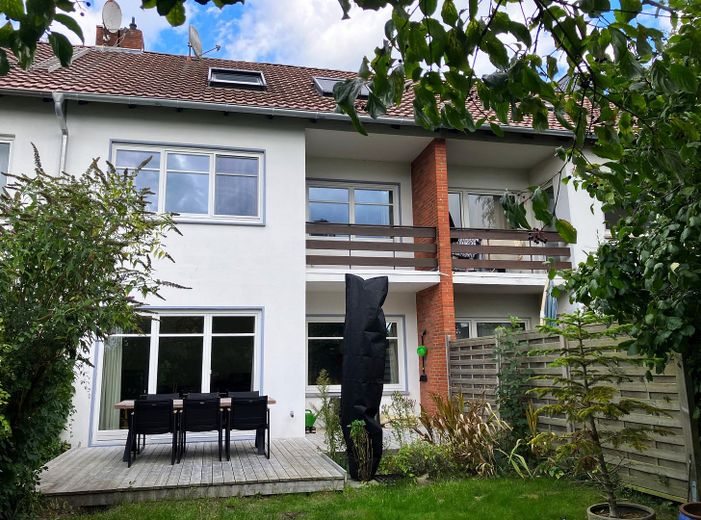 Professionally renovated mid-terrace house in an attractive location in Lilienthal-Butendiek – Gartenansicht