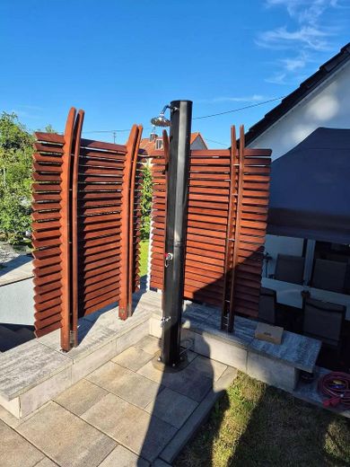 Traumhaus mit Einliegerwohnung in Saabrücken, Pool, Sauna, Klima .... – Dusche am Pool