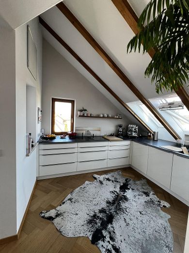 Außergewöhnliche Wohnung mit 187qm Grundfläche, Dachterrasse und Südbalkon – Offene Küche