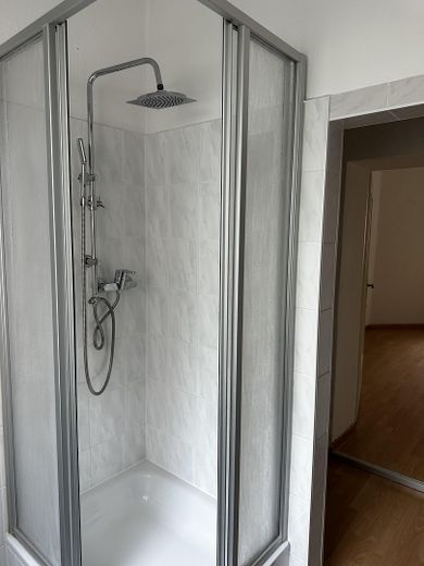 Schöne ruhige 2ZKB nähe Zentrum – Dusche