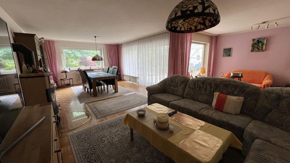 Dom jednorodzinny o powierzchni 1,5 kondygnacji z garażem w Malsch – EG Wohnzimmer 1