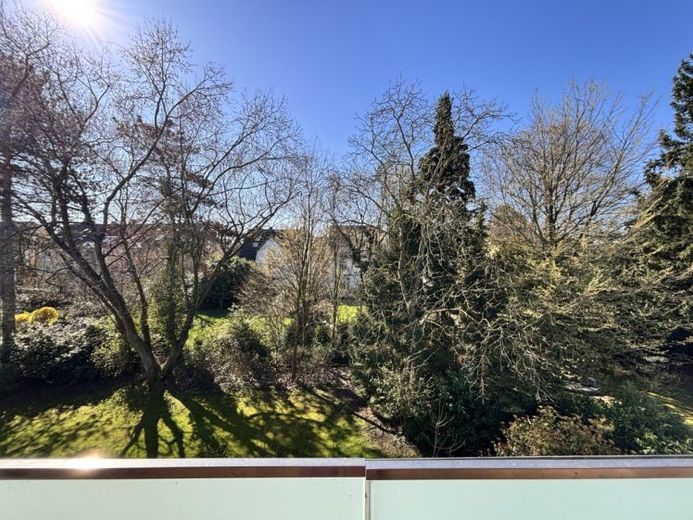 Apartamento en una planta situado en una zona tranquila, con un amplio balcón soleado orientado al sur. – Foto 1