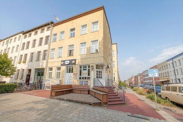 Corner building - restaurant space with outdoor terrace in the KTV district opposite the university campus