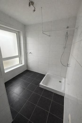 Wohnen am Park! Ruhige und helle 3 Zimmer-Wohnung im 3. OG. – Bad