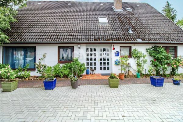 Przestronny dom z dodatkowym mieszkaniem w Erfde