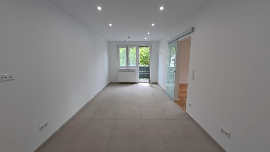 ++TOP komplett neu renovierte 2 ZKB++neue Einbauküche++Balkon++Parkett – Foto 12