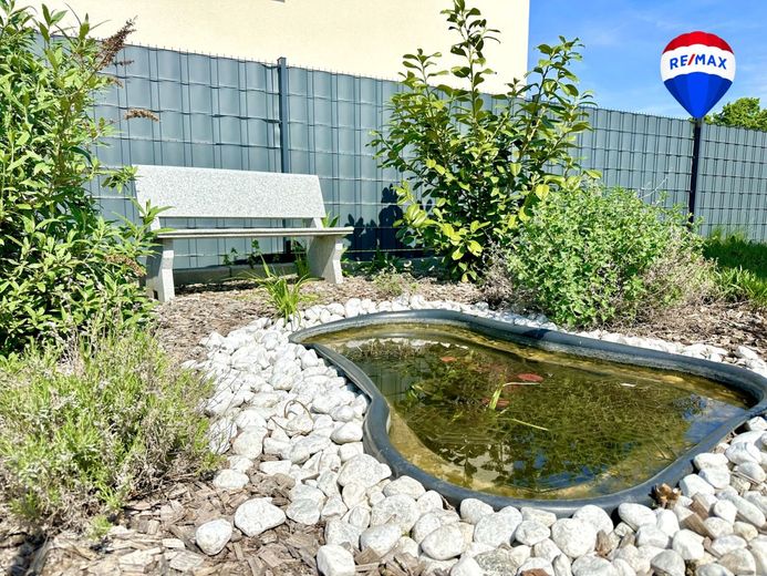Leben wo andere Urlaub machen Bungalow direkt am See mit Solarenergie – Idyllischer Miniteich