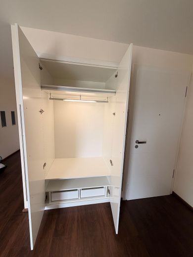 Limburg şehir merkezinde lüks penthouse – 196 m², katedral manzarası, whirlpool ve Gaggenau mutfak – Garderobenschrank