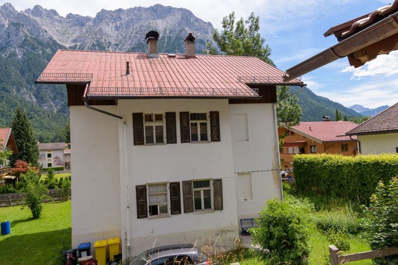 Historisches Baudenkmal in Mittenwald - Ehemalige Jagdverwaltung des Großherzogs von Luxemburg – Außenaufnahme