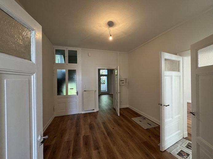 Rarität im Altbau mit Balkon – Flur 2