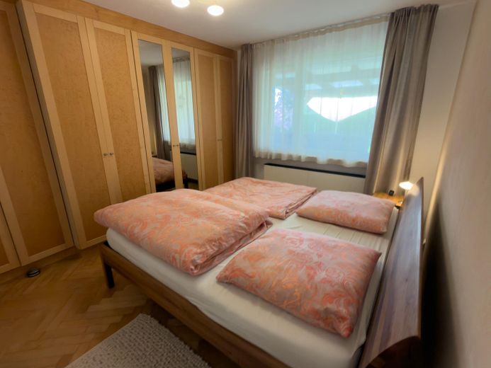 Provisionsfrei: 4-Zimmer-EG-Wohnung mit 300 m² Privatgarten, Süd-West-Terrasse, nur 2 Parteien – Schlafzimmer