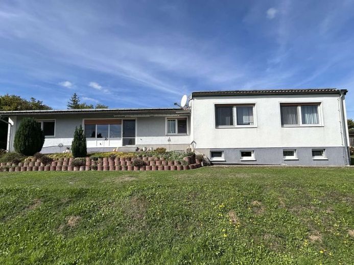 37 ha Eigenland + Aussiedlerhof mit schönem Wohnhaus und großen Wirtschaftsgebäuden in Ringgau-Renda – Foto 1