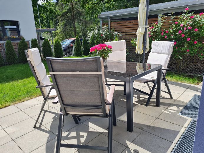 Moderna villetta a schiera di testa con giardino esposto a sud-ovest – Garten#1