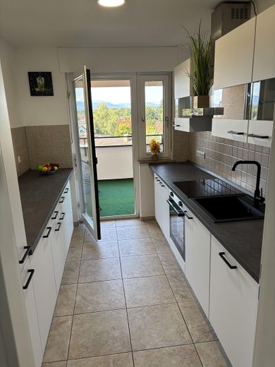 Newly renovated condominium in Geretsried > NO COMMISSION < – Küche