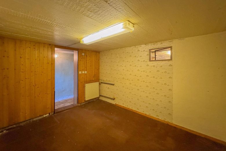 REIHENHAUS – DOPPELGARAGE – TERRASSE – GARTEN – RENOVIERUNGSBEDÜRFTIG – Abstellraum - KG