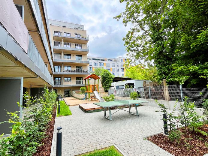 *TOP* - Tiefgarage-Elektro-Stellplatz in top Lage zu vermieten mit 195 cm Höhe - UG17 – Foto 2