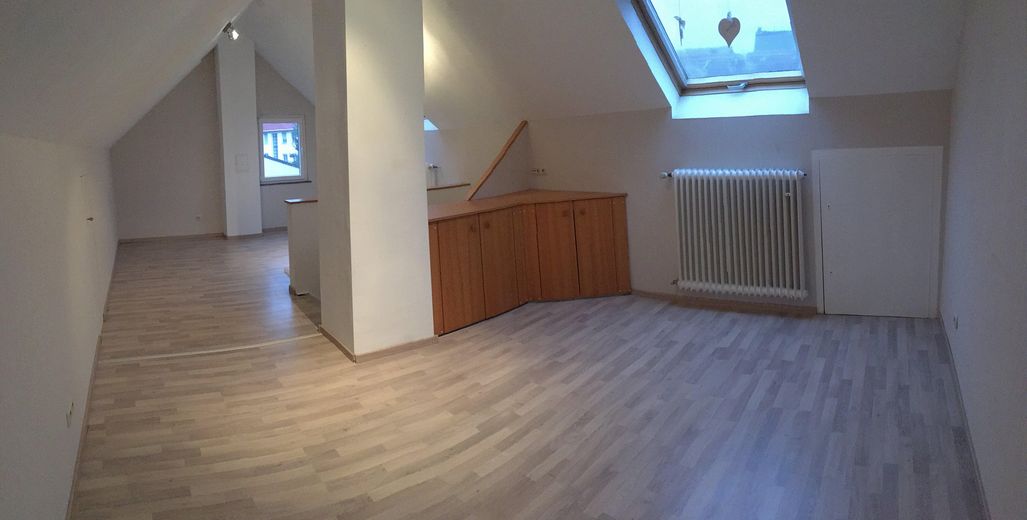 Per direct beschikbaar: ca. 184 m² verdeeld over 3 verdiepingen – als eengezinswoning of 2 appartementen – Dachgeschoss