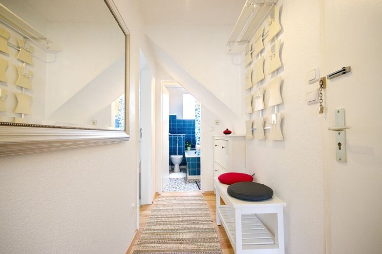 Nette Dachgeschosswohnung mit Internetzugang im südlichen Zentrum, Nähe HBF / Büroviertel und Aalto-Theater und Philharmonie – dfd9022835eeaf8738c0e8ea12d8d6a3adcb0ef0.jpg