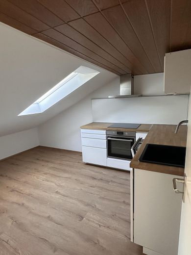 appartamento mansardato ristrutturato di 2 locali in zona tranquilla – Küche